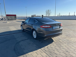 Ford Fusion foto 2