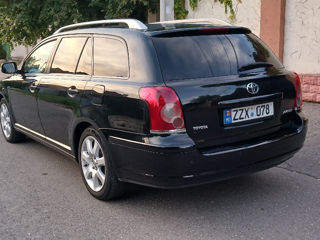 Toyota Avensis foto 4