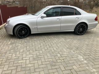 Mercedes E-Class foto 2