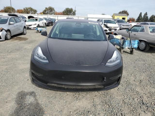 Tesla Model 3 foto 2