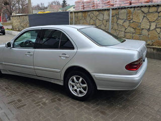 Mercedes E-Class foto 8