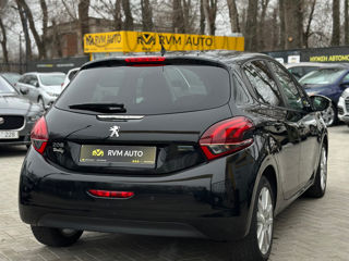 Peugeot 208 foto 4