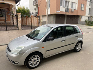 Ford Fiesta foto 2