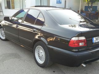 BMW 5 Series foto 1