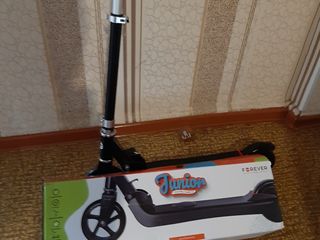 Junior electric scooter, în stare ideală foto 3