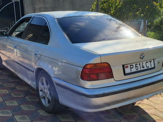 BMW 5 Series foto 3