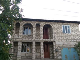 Casa, 2 etaje, toate comunicatiile! La schimb pe apartament in Chisinau! foto 1