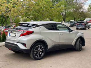 Toyota C-HR foto 2