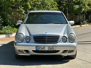 Mercedes E-Class foto 2