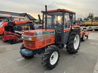 Se vinde Tractor japonez Kubota	L1-455D (Cabina) fara freza