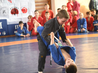 Scoala de Jiu-Jitsu invita copiii si adultii la antrenamente!