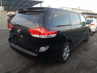 Toyota Sienna foto 4