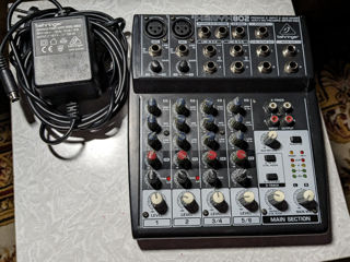 Микшер  Behringer Xenyx 802