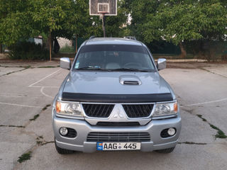 Mitsubishi Pajero Sport foto 2