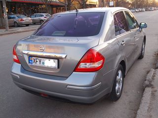 Nissan Tiida foto 2