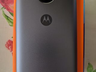 Motorola Moto E4 Plus, LG K10 2017 foto 3