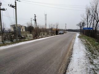 Teren de pamint 2.37ha linga traseul Balti-Chisinau la rascrucea spre s.Tambula foto 2