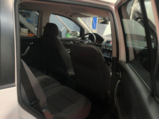 Volkswagen Touran foto 10