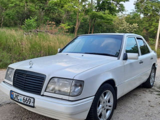 Mercedes Series (W124)