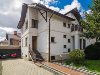 Vânzare casă în 3 nivele cu teren de 6 ari, sectorul Râșcani, str. Spartacus;