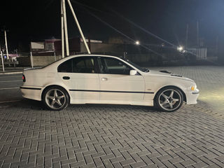 BMW 5 Series foto 4