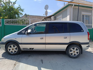 Opel Zafira foto 2