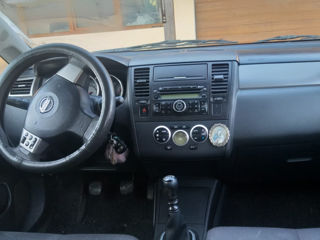 Nissan Tiida foto 6