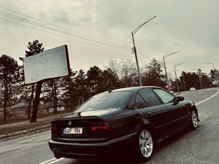 BMW 5 Series foto 4