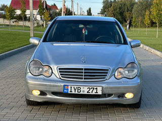 Mercedes C-Class foto 3