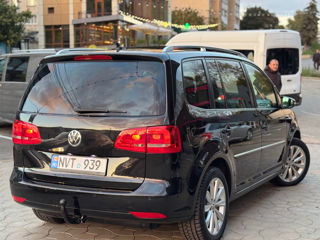 Volkswagen Touran foto 2