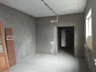 Urgent! apartament cu 3 odăi la sol+ Garaj !  pret negociabil! foto 1