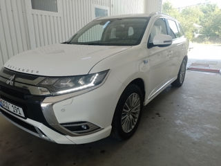 Mitsubishi Outlander foto 2