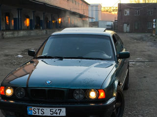 BMW 5 Series foto 10