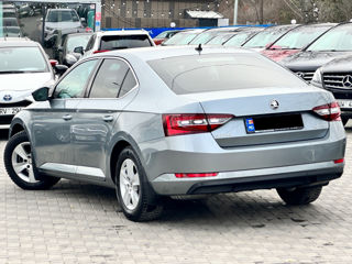 Skoda Superb foto 3