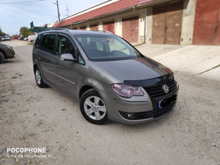 Volkswagen Touran foto 2