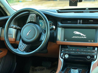 Jaguar XF фото 7