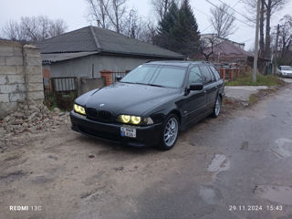 BMW 5 Series Touring foto 7