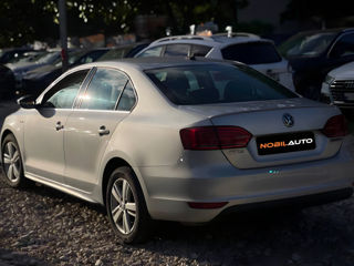 Volkswagen Jetta foto 4