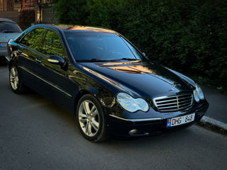 Mercedes C-Class foto 1