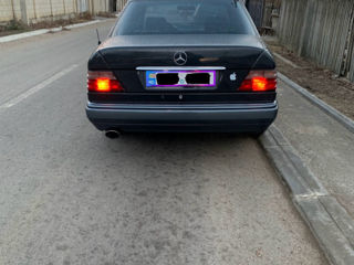 Mercedes Series (W124) foto 2