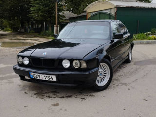 BMW 5 Series foto 1