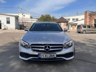 Mercedes E-Class foto 1