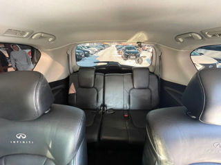 Infiniti QX56 foto 8