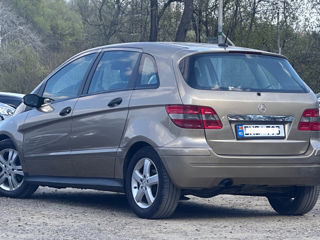 Mercedes B-Class foto 2