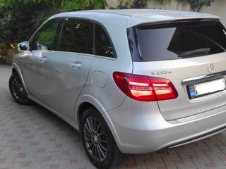 Mercedes B-Class foto 2