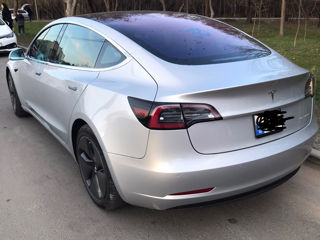 Tesla Model 3 foto 3