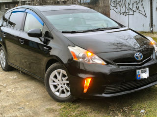 Toyota Prius v