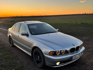 BMW 5 Series foto 2