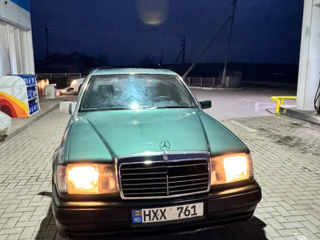 Mercedes Series (W123) foto 3