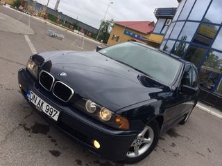 BMW 5 Series foto 3